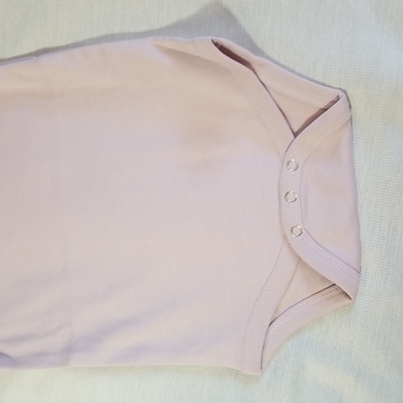 ORGANIC COTTON BABY BODY SUIT 3- 6 MONTHS IN MAUVE  LUKEENO - Picture 3 of 8